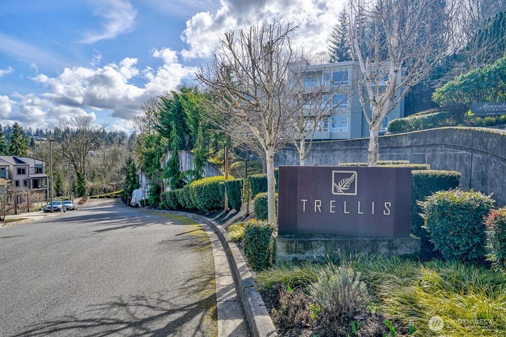 Photo of 2978 76th Pl SE #104, Mercer Island, WA 98040 (MLS # 2341158)