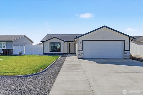 Photo of 812 E Casacde Street, Othello, WA 99344 (MLS # 2586189)