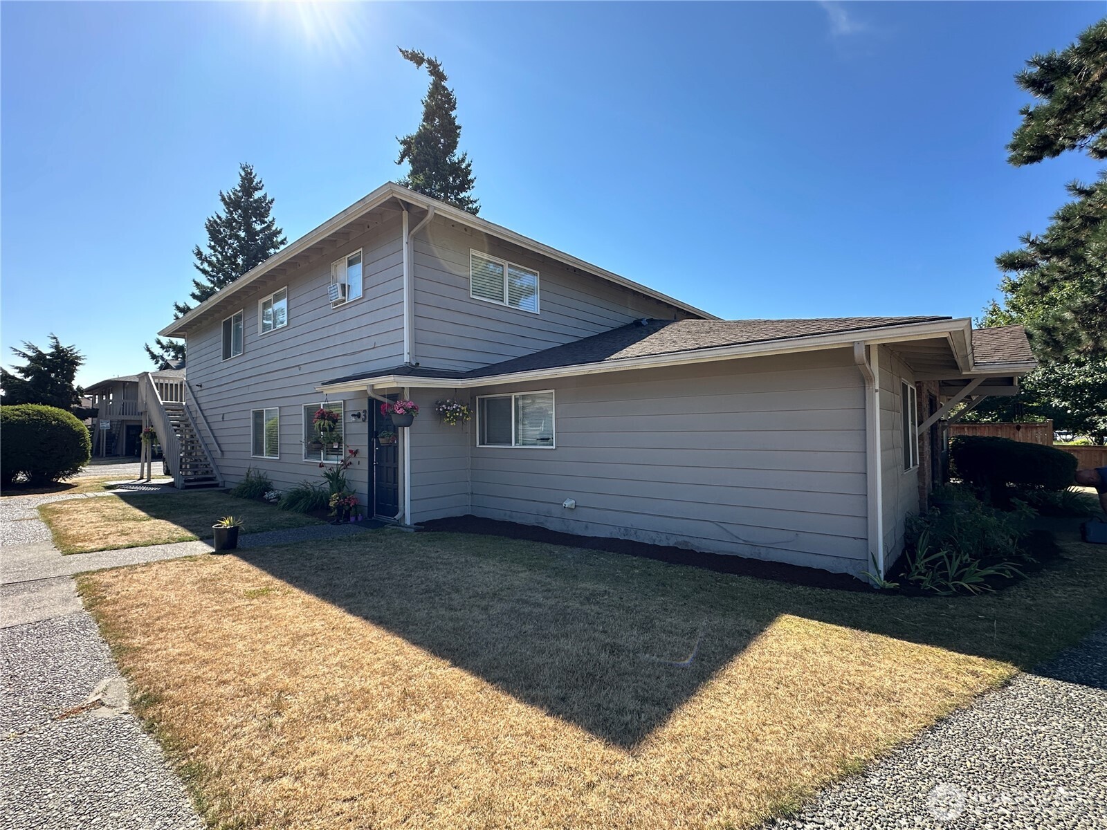 1262 Cedar Avenue 1-4