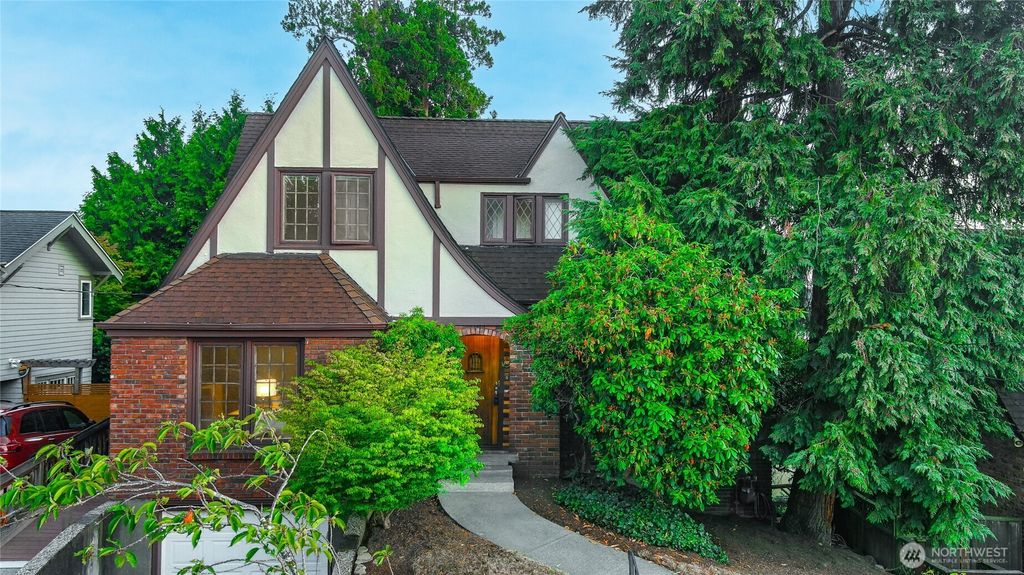 Photo of 1015 NE 71st Street, Seattle, WA 98115 (MLS # 2418922)