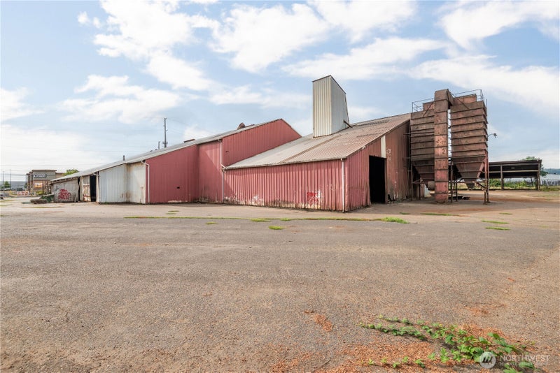 523 7th Avenue