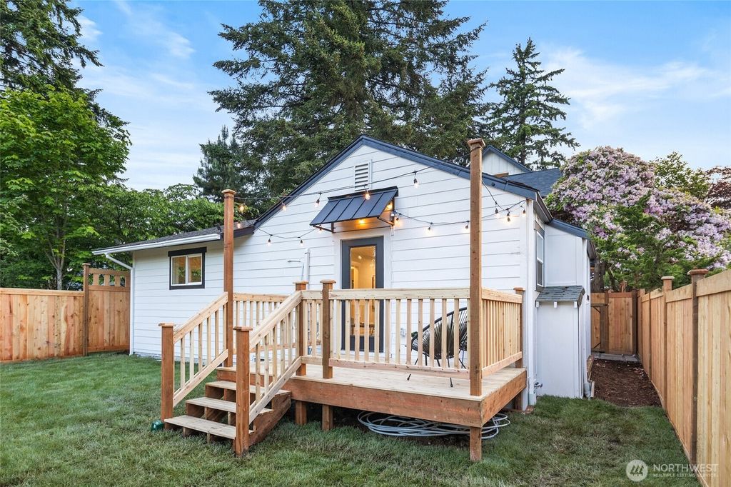 Photo of 11550 22nd Avenue NE, Seattle, WA 98125 (MLS # 2419843)