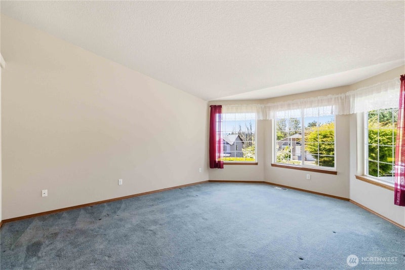 912 Edinburgh Court