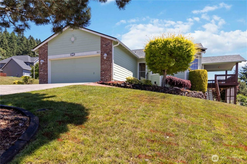 912 Edinburgh Court