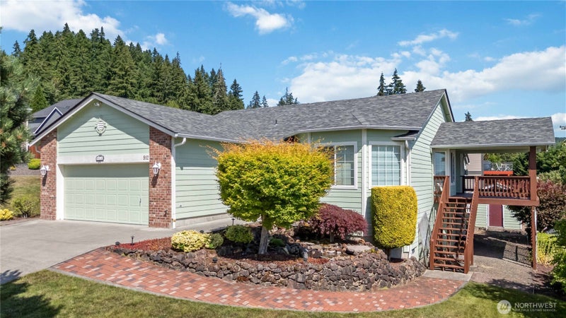 912 Edinburgh Court