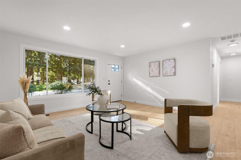 Photo of 33614 35th Avenue SW, Federal Way, WA 98023 (MLS # 2574396)