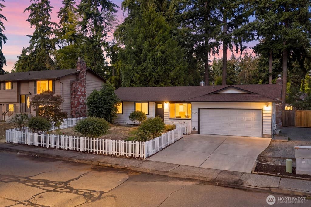 Photo of 33614 35th Avenue SW, Federal Way, WA 98023 (MLS # 2574396)