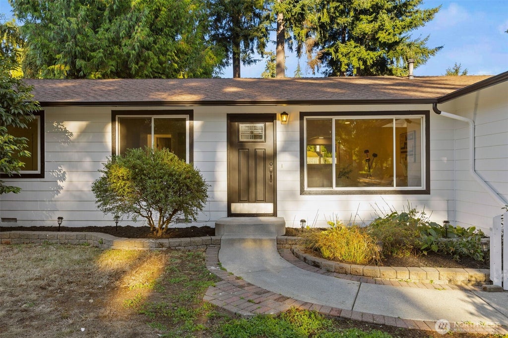 Photo of 33614 35th Avenue SW, Federal Way, WA 98023 (MLS # 2574396)