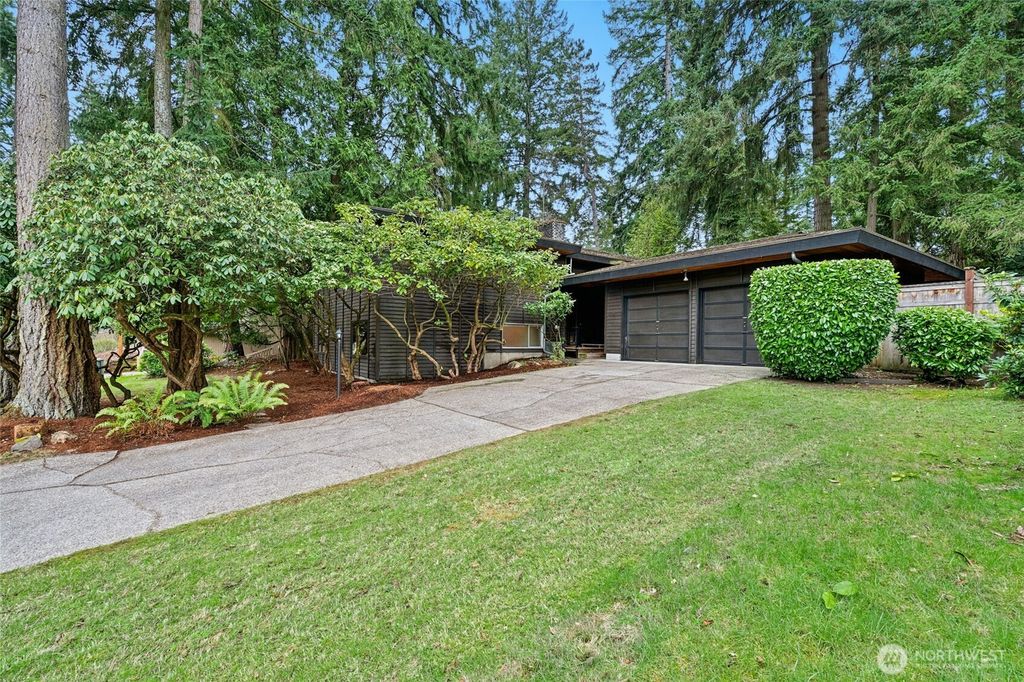 Photo of 2029 152nd Avenue SE, Bellevue, WA 98007 (MLS # 2500161)