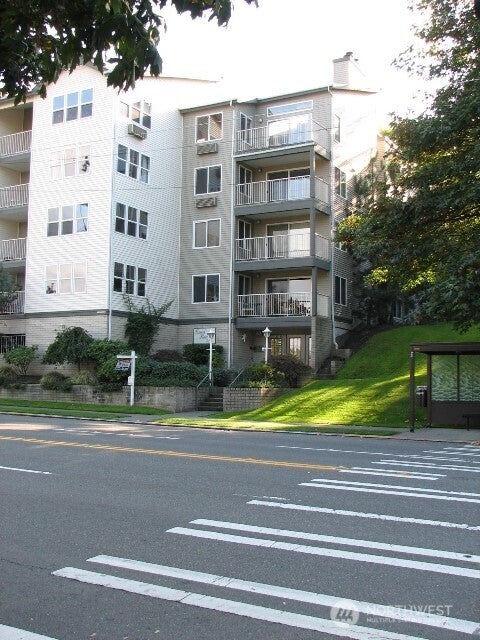 Photo of 965 W Nickerson Street #41, Seattle, WA 98119 (MLS # 2580143)