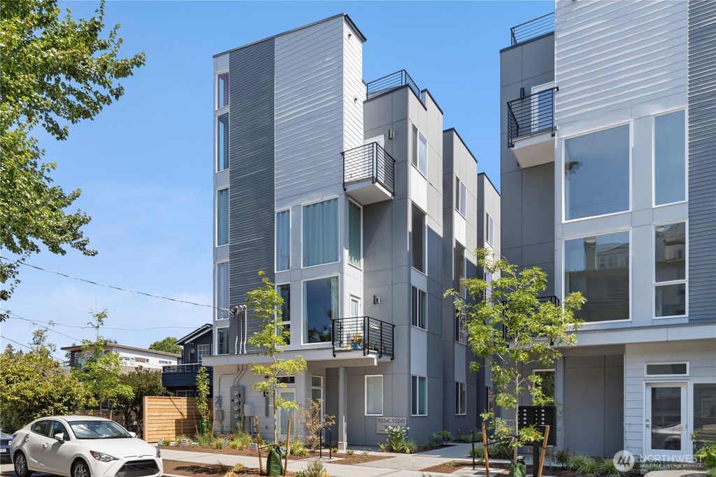 Photo of 9518 Interlake Avenue N, Seattle, WA 98103 (MLS # 2488003)