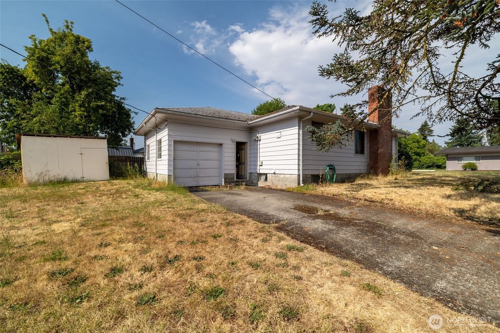 Photo of 201 Harrison Avenue, Centralia, WA 98531 (MLS # 2557984)