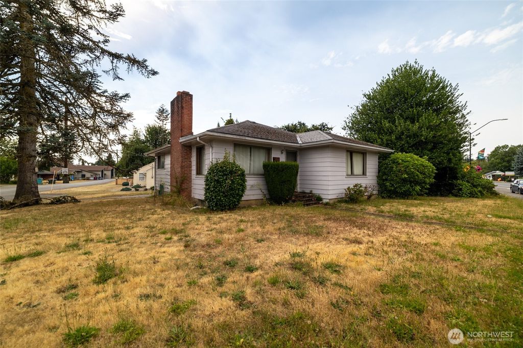 Photo of 201 Harrison Avenue, Centralia, WA 98531 (MLS # 2557984)