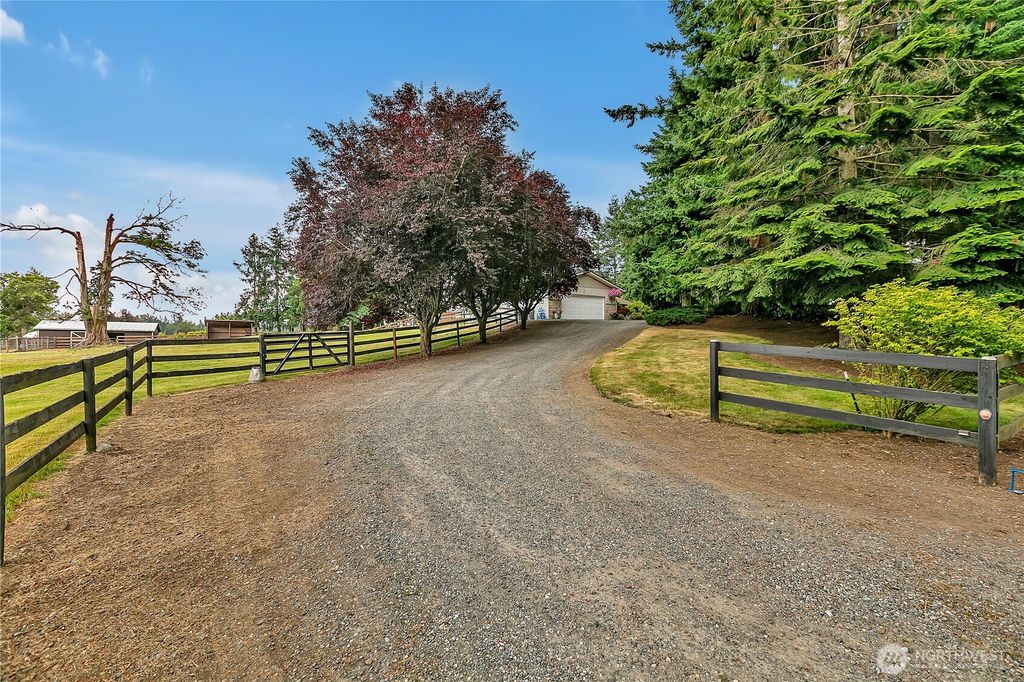 Photo of 18703 SE 384th Street, Auburn, WA 98092 (MLS # 2393218)
