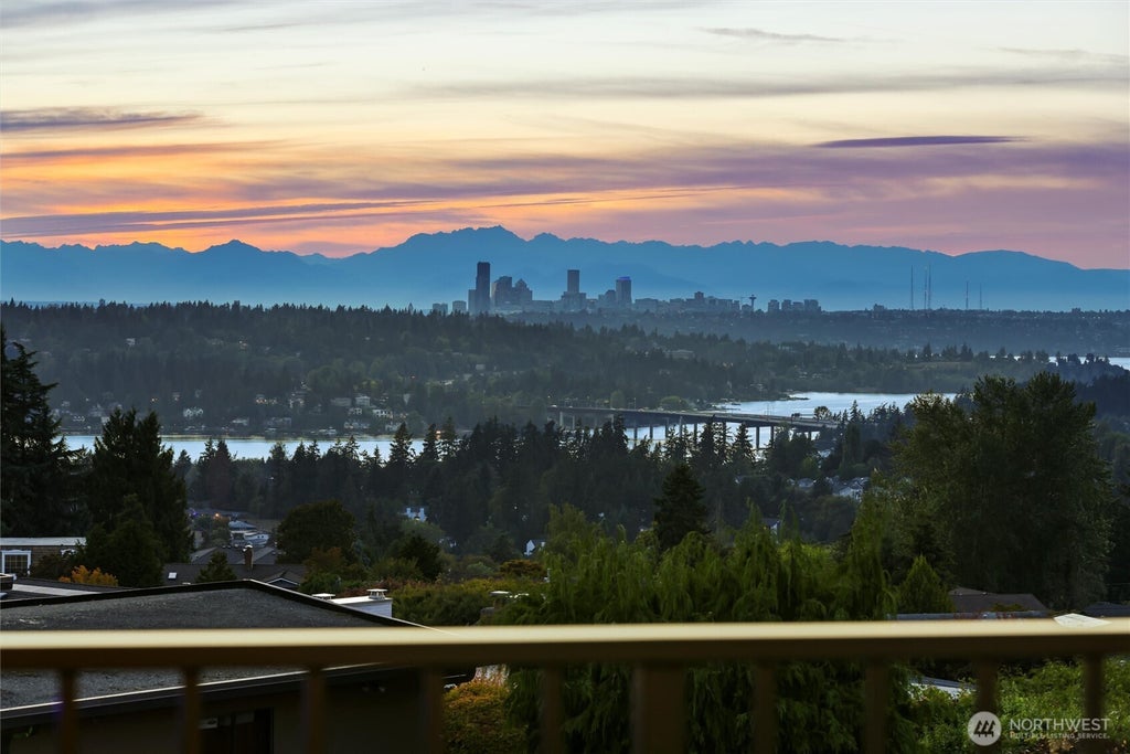 Photo of 4360 Somerset Boulevard SE, Bellevue, WA 98006 (MLS # 2581941)