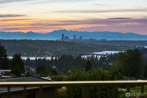 Photo of 4360 Somerset Boulevard SE, Bellevue, WA 98006 (MLS # 2581941)