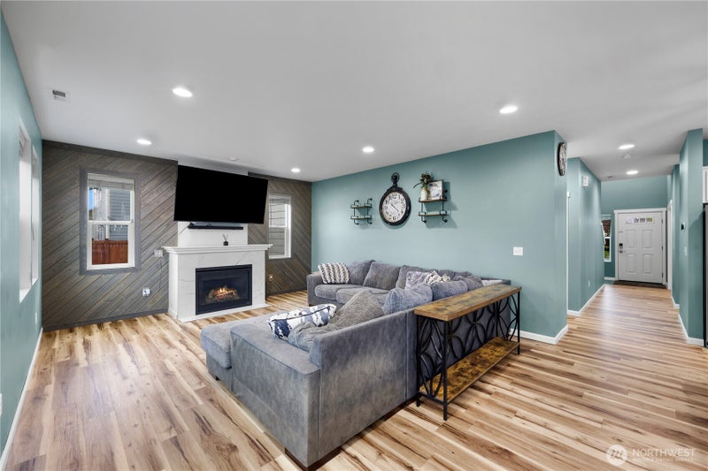 344 Cambridge Loop