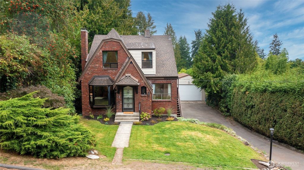 Photo of 1514 NE 95th Street, Seattle, WA 98115 (MLS # 2440683)