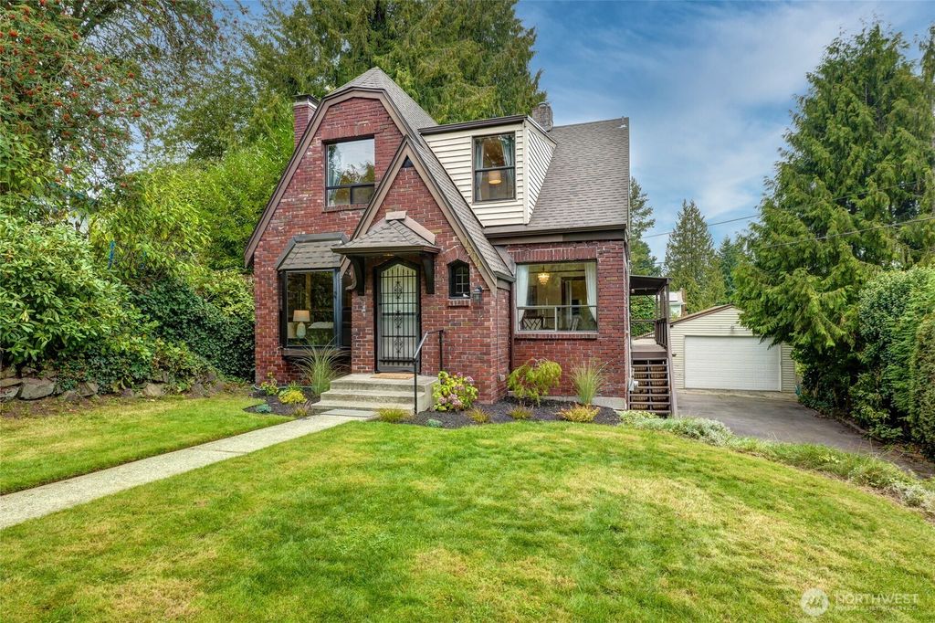 Photo of 1514 NE 95th Street, Seattle, WA 98115 (MLS # 2440683)