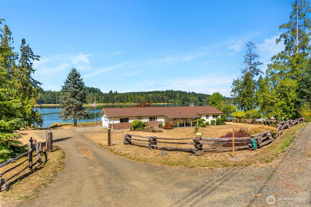 Photo of 611 SE Kamilche Point Road, Shelton, WA 98584 (MLS # 2573185)