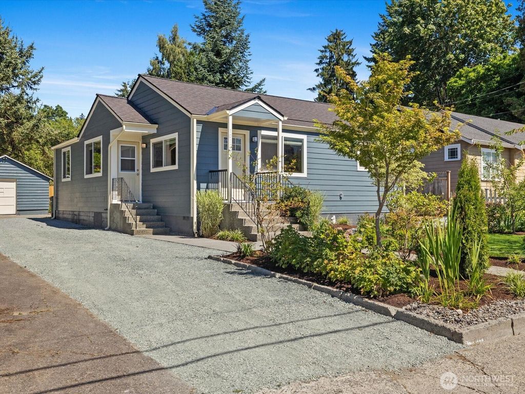 Photo of 10126 NE 186th Street, Bothell, WA 98011 (MLS # 2421113)