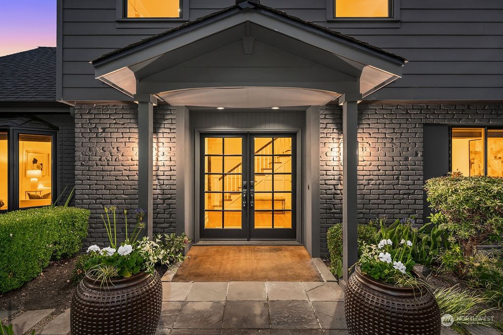 Photo of 8426 NE 21st Place, Clyde Hill, WA 98004 (MLS # 2077165)