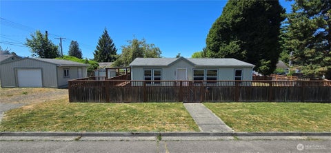 Photo of 532 E 6th Street, Port Angeles, WA 98362 (MLS # 2537808)