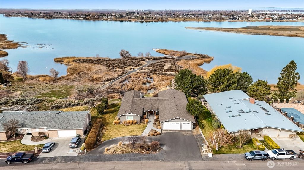 Photo of 6 Pelican Place SE, Moses Lake, WA 98837 (MLS # 2493916)
