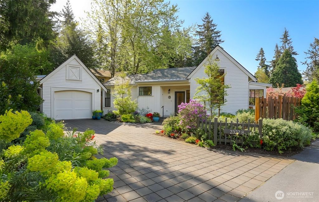 Photo of 2327 NE 127th Street #B, Seattle, WA 98125 (MLS # 2512182)