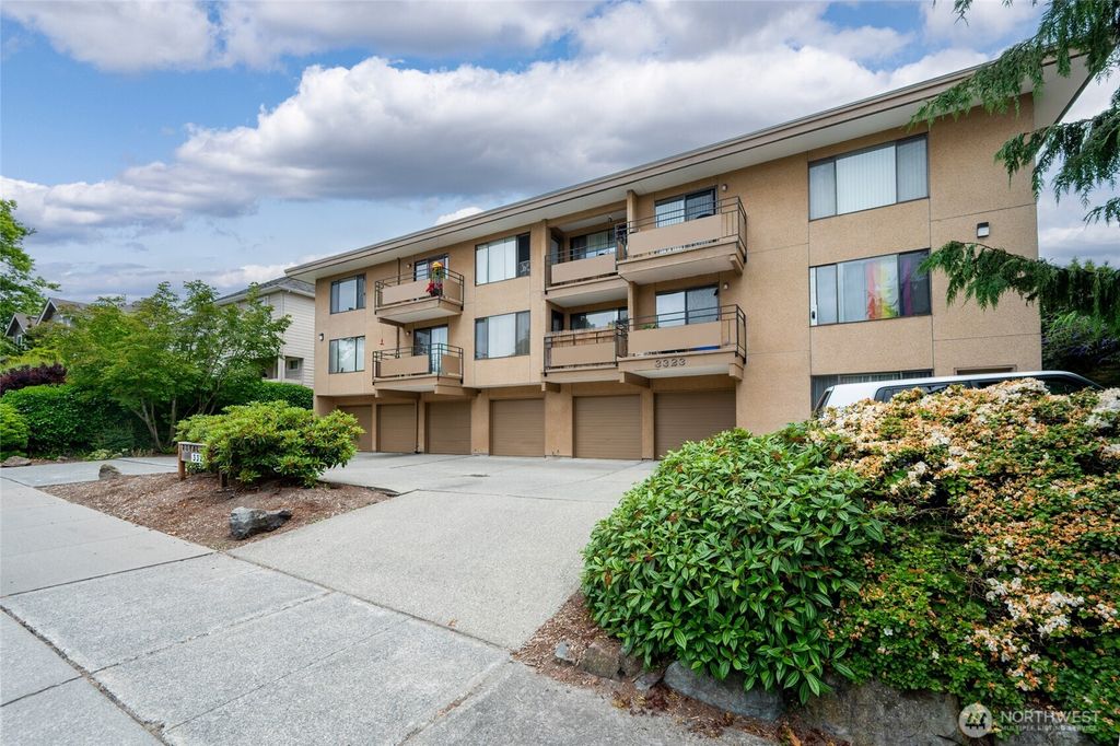 Photo of 3323 Oakes Avenue #1-12, Everett, WA 98201 (MLS # 2407341)