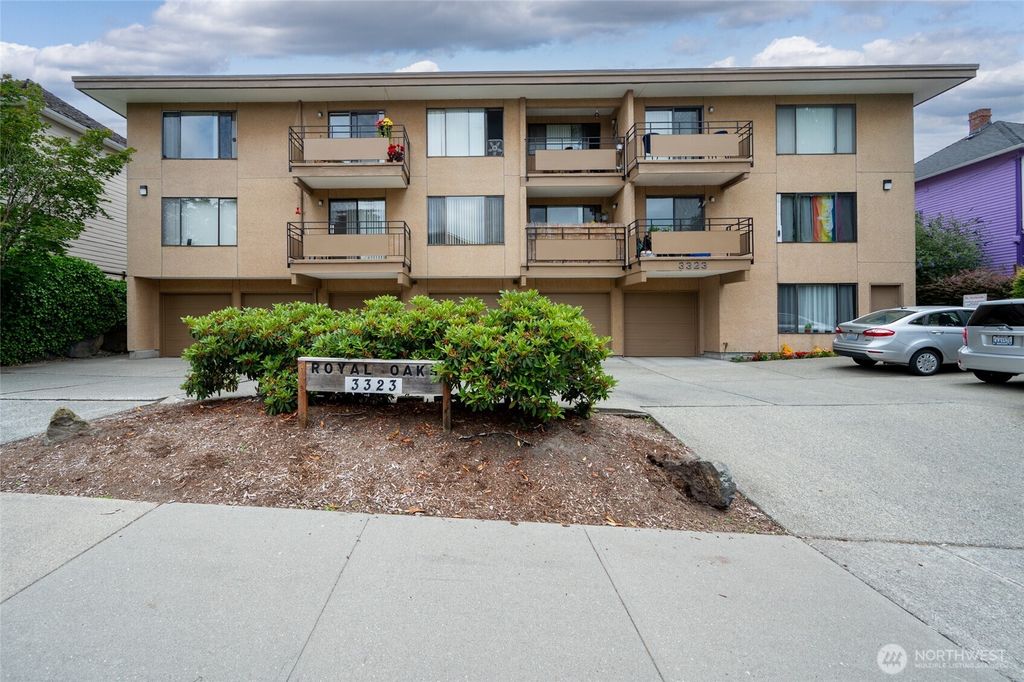 Photo of 3323 Oakes Avenue #1-12, Everett, WA 98201 (MLS # 2407341)