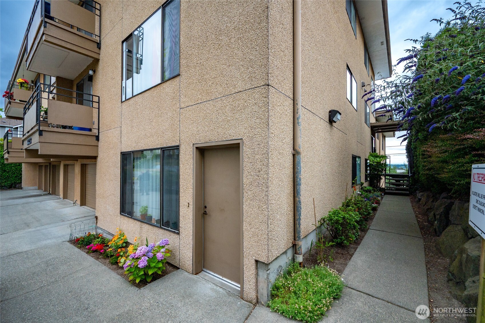 3323 Oakes Avenue 1-12