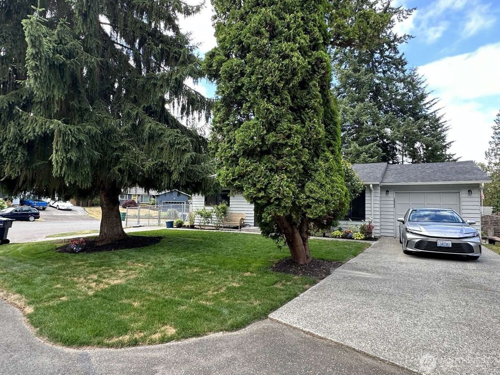 Photo of 12611 50th Drive SE, Everett, WA 98208 (MLS # 2436700)
