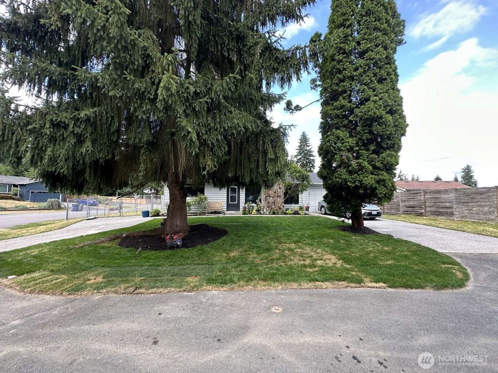 Photo of 12611 50th Drive SE, Everett, WA 98208 (MLS # 2436700)