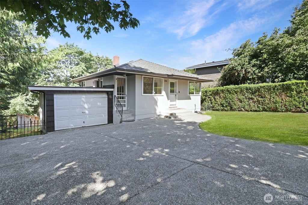 Photo of 1521 Lake Avenue S, Renton, WA 98055 (MLS # 2407474)