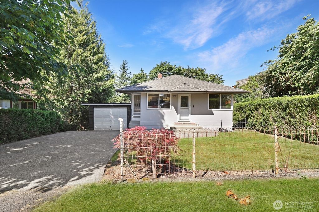 Photo of 1521 Lake Avenue S, Renton, WA 98055 (MLS # 2407474)