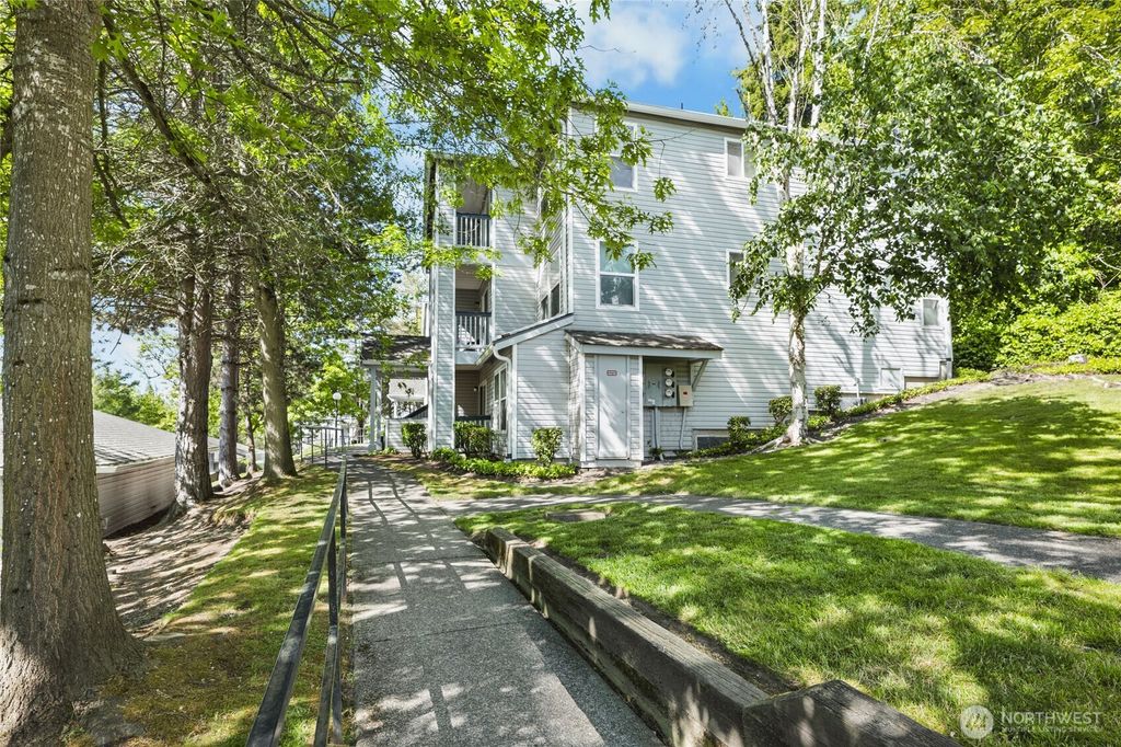 Photo of 33020 10th Avenue SW #Y304, Federal Way, WA 98023 (MLS # 2378107)