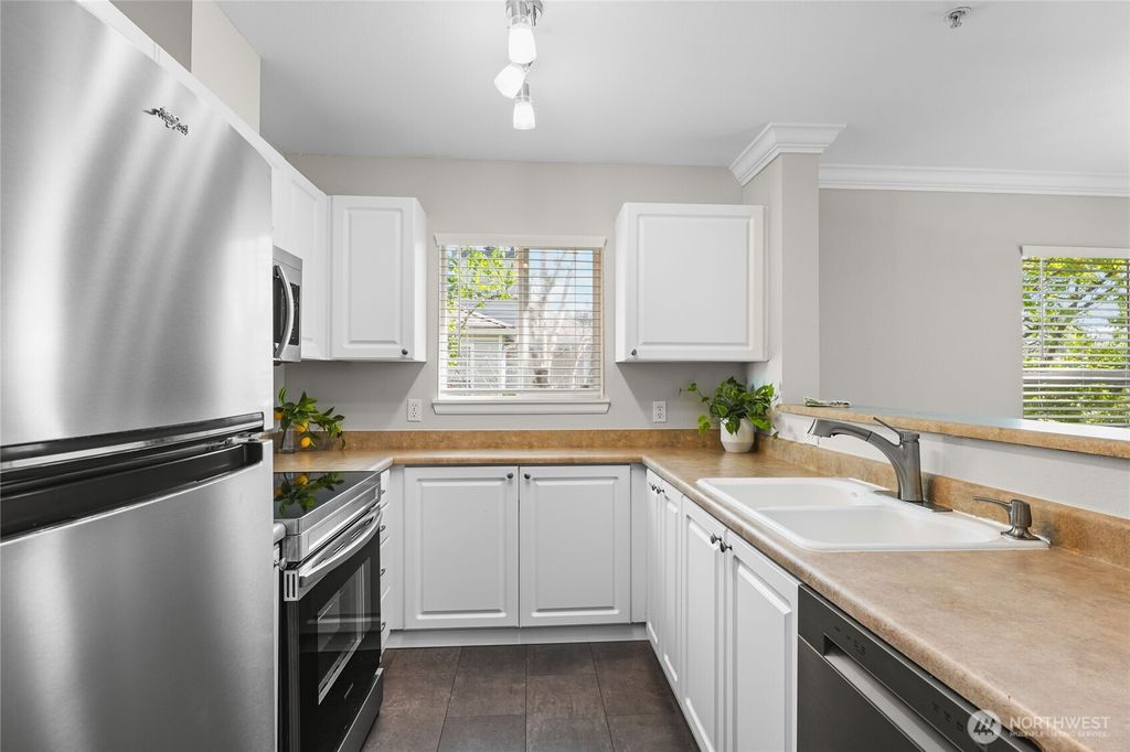 Photo of 33020 10th Avenue SW #Y304, Federal Way, WA 98023 (MLS # 2378107)