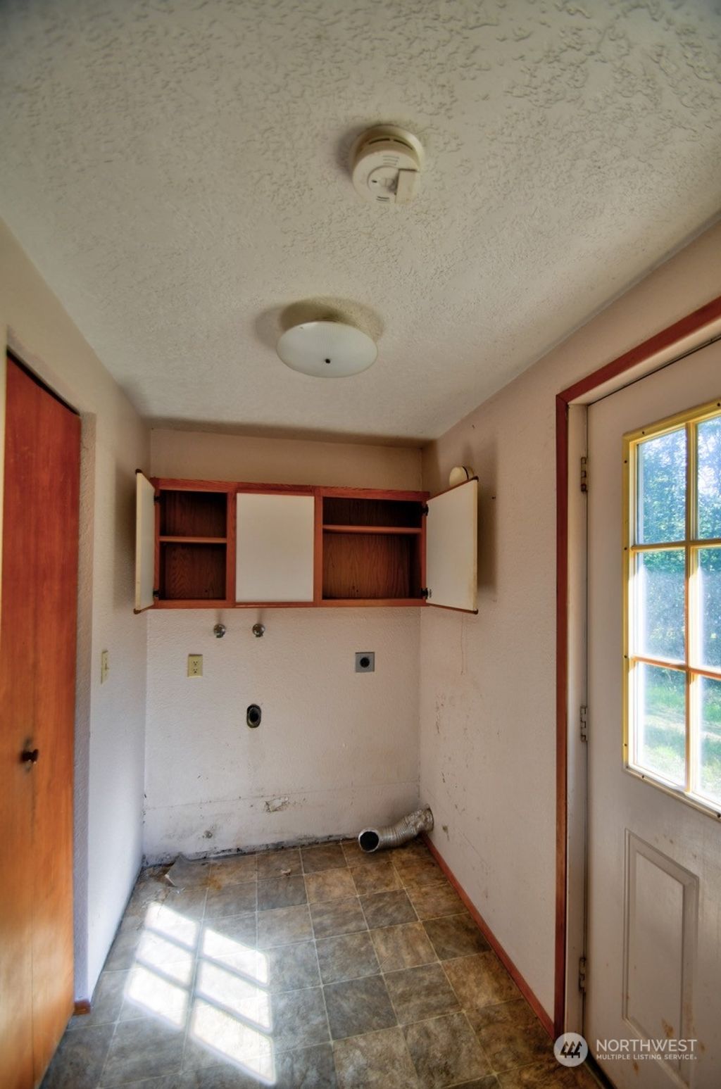 listing image 9361085586067918940