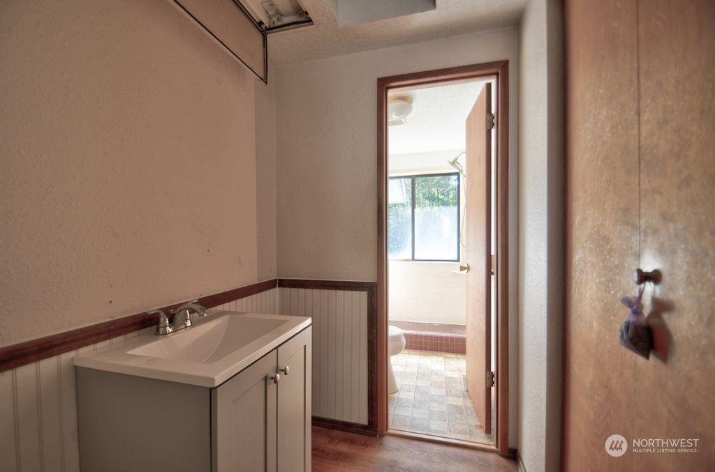 listing image 9369335810715817821