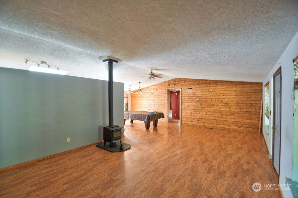 listing image 9367291695110562656