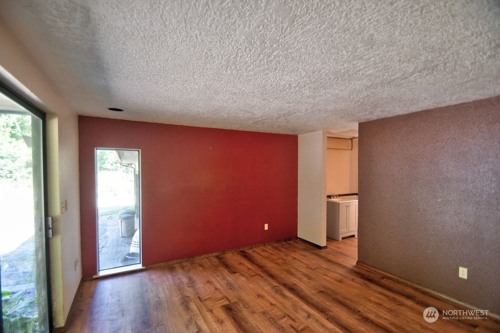 listing image 9365595619252903193