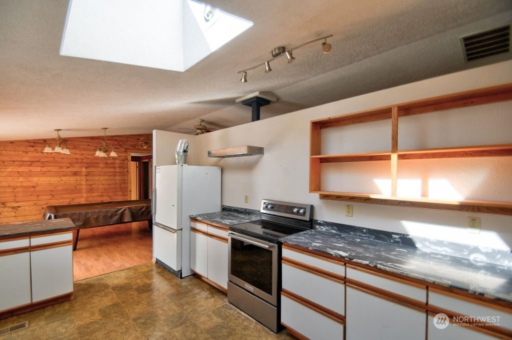 listing image 9366834927991362614