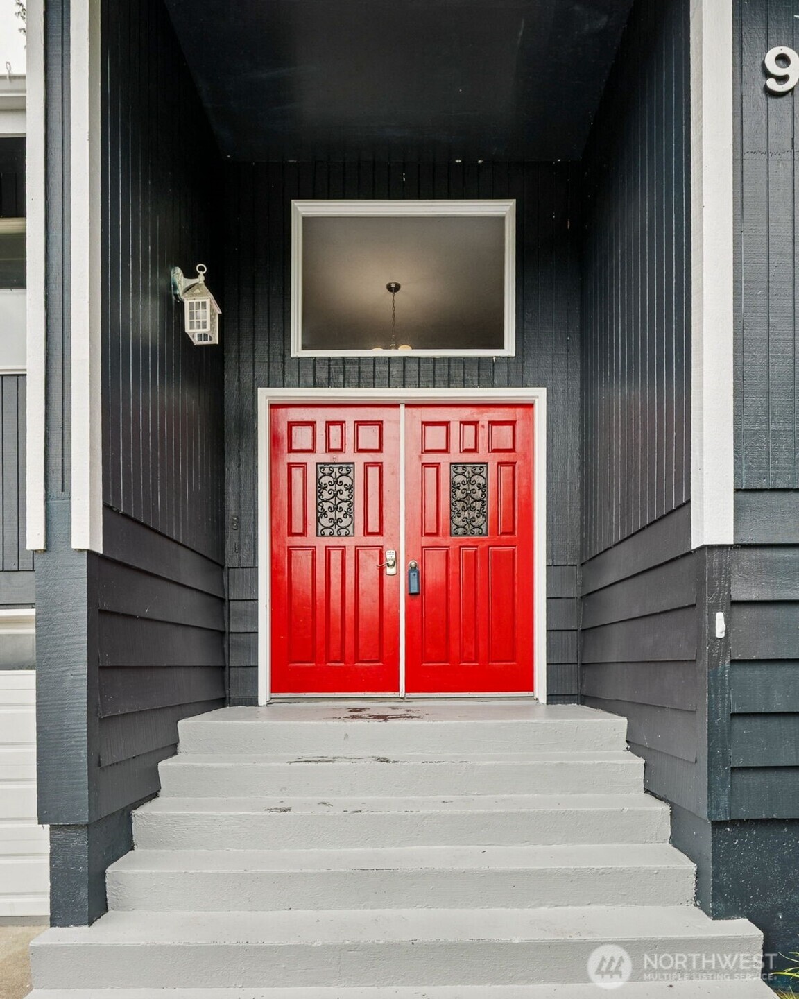 933 N Stephenson