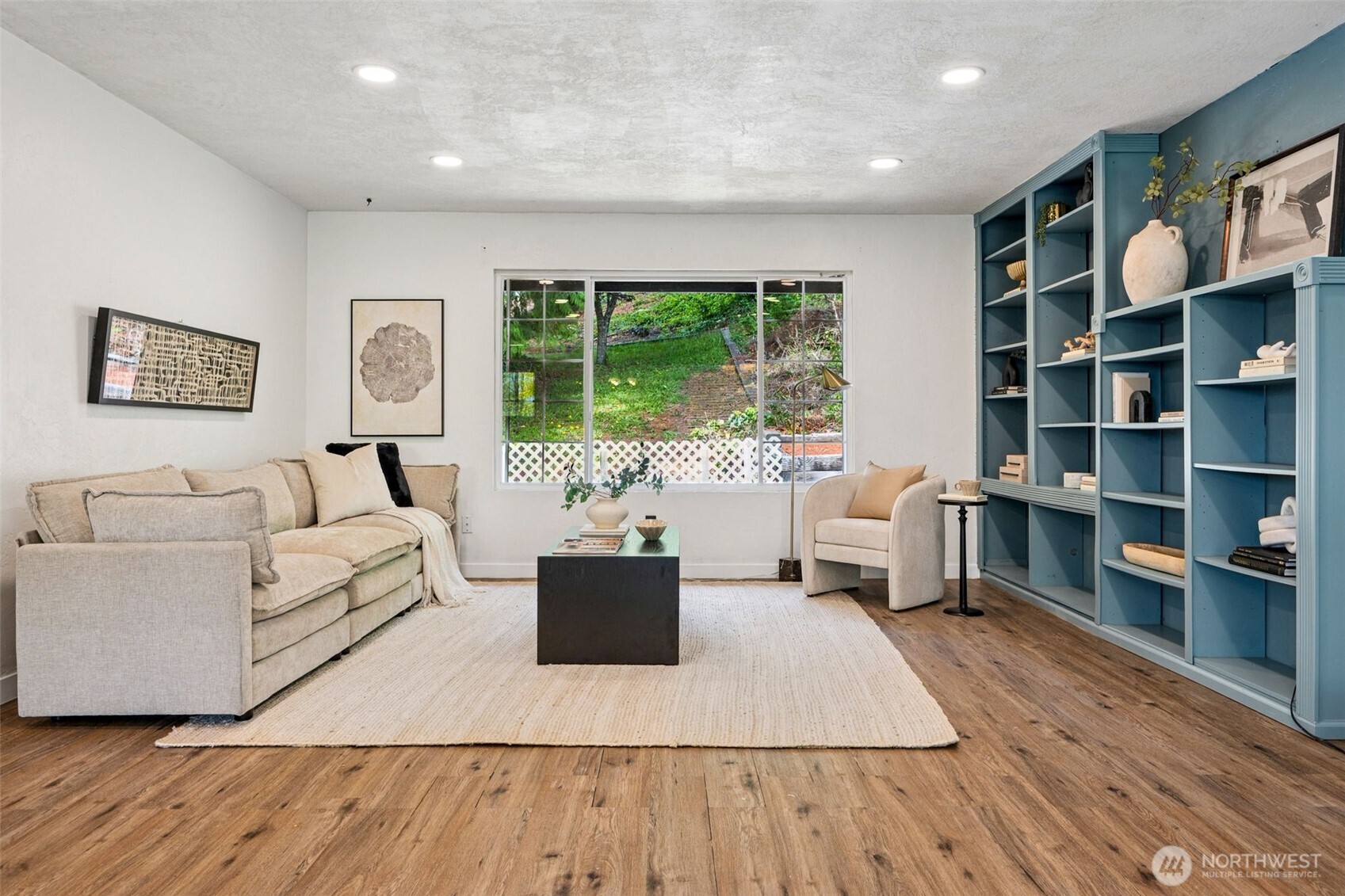 933 N Stephenson