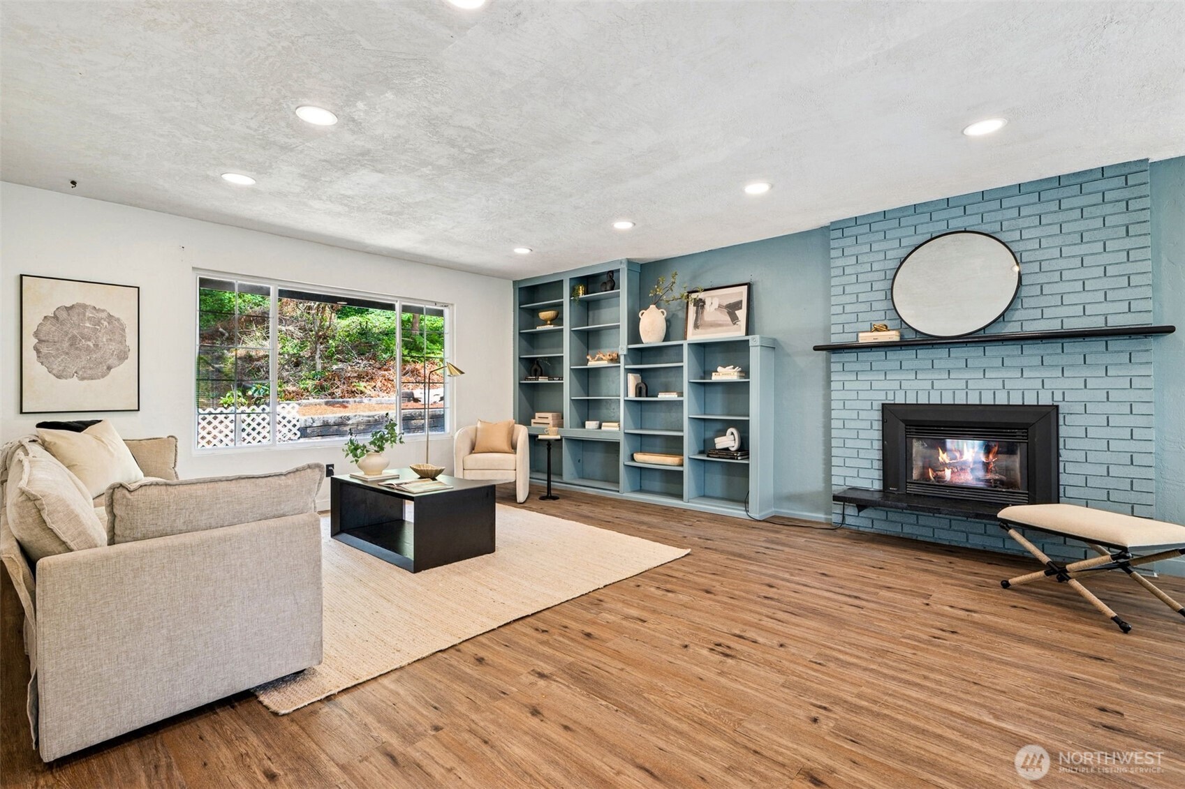 933 N Stephenson