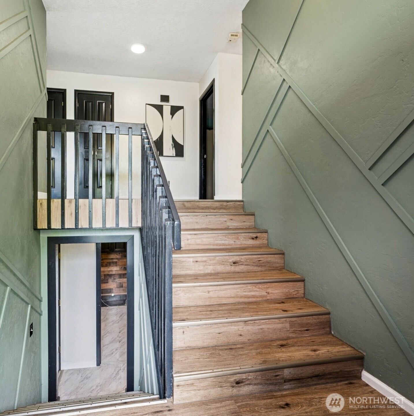 933 N Stephenson