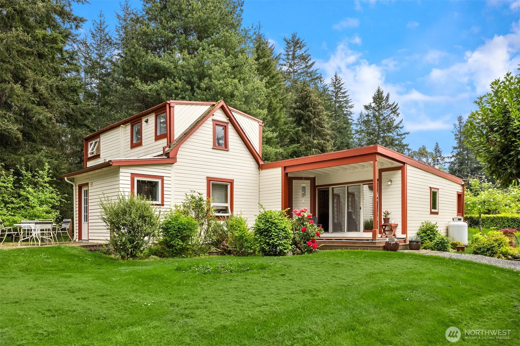 6981 Island Center Road NE