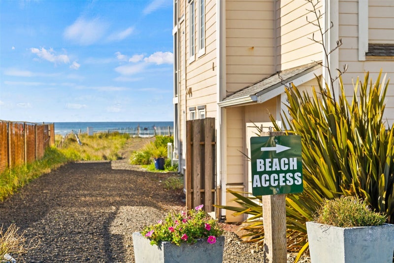 1600 W Ocean Avenue 111