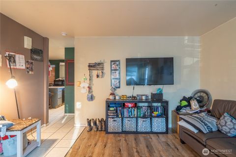 Photo of 1221 S Lakeland Drive, Moses Lake, WA 98837 (MLS # 2434534)